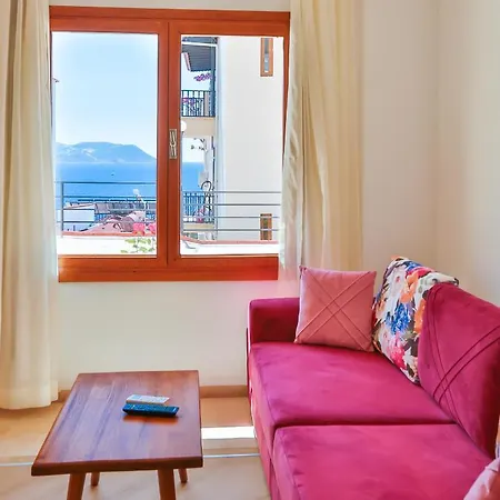 Kaş, Merkezde, Denize Yakın, Balkonlu, Konforlu Daireler Apart Otel 2*