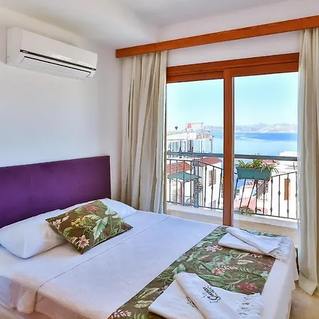 Kaş, Merkezde, Denize Yakın, Balkonlu, Konforlu Daireler Kaş