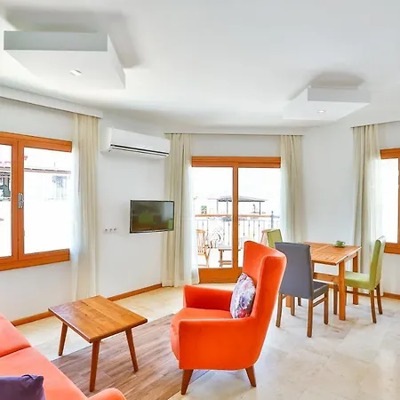 Kaş, Merkezde, Denize Yakın, Balkonlu, Konforlu Daireler 2*