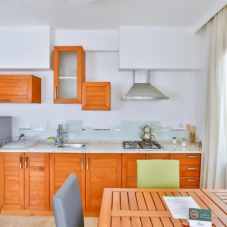 Apart Otel Kaş, Merkezde, Denize Yakın, Balkonlu, Konforlu Daireler 2*
